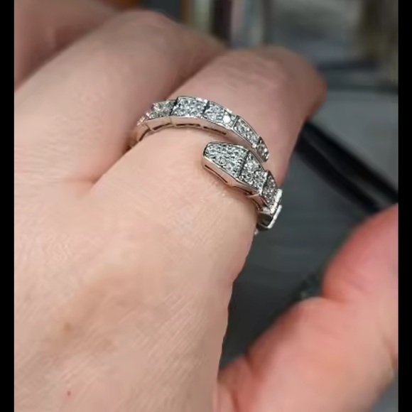 Serpenti Elegant Silver Crystal Ring - Picture 8 of 8